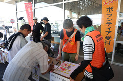危険な暑さ、断水続く被災地＝初の週末、ボランティア開始―イオンモール捜索は終了・熊本震度７