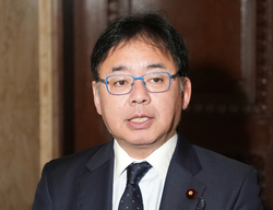 はしか感染増で注意呼び掛け＝上野厚労相