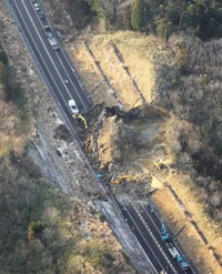 地震負傷者、7県で100人超　東北で鉄道運休続く