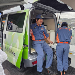 自治体と共同開発したEV軽バンの防災車両