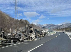 関越道で６７台絡む事故＝２人死亡、２６人重軽傷―一部通行止め続く・群馬