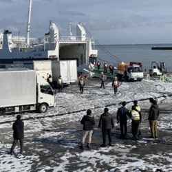 海から被災地に支援物資を届ける