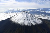 富士山、警戒レベルの目安公表　噴気・地割れで入山規制