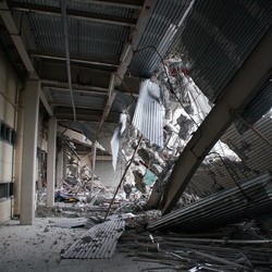 地震直後の建物入場判断迷いを断ち切る「二段階ステップ」