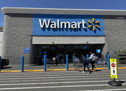 米ウォルマート、時価１兆ドル＝従来型小売りで初