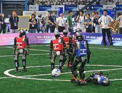 人型ロボット、スポーツ競う＝サッカーなどで熱戦―中国