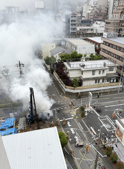 工事現場で爆発、１０人軽傷＝掘削でガス漏れ、引火か―東京
