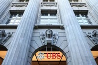 ＵＢＳ、ＣＳ買収で最大30％人員削減へ＝地元紙