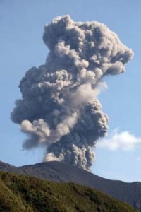 諏訪之瀬島で爆発　噴煙の高さ不明、大きな噴石確認されず