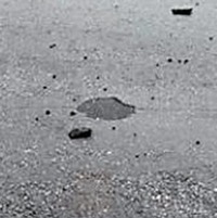 滑走路に40センチの穴　沖縄・宮古空港で2便欠航　落雷が原因か