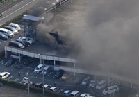 駐車場で車百台以上燃える　神奈川・厚木、パチンコ店