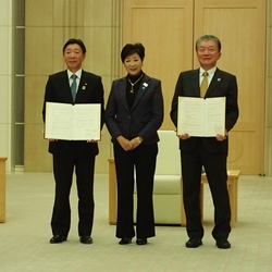 東京都、保険２社と防災や見守りで協定