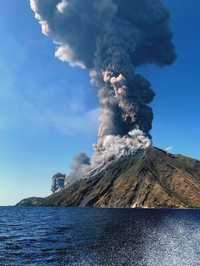 イタリア南部の島で噴火　1人死亡、けが人も