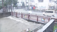 沖縄 55万人超に避難指示　記録的大雨で川の氾濫も