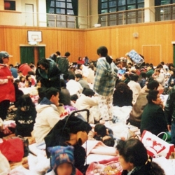 避難所でも、みんなが安心して快適に使えるトイレを目指そう！