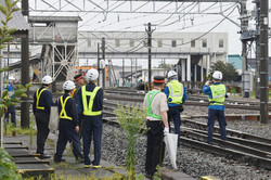 東武特急と接触、作業員４人死亡＝栃木・新鹿沼駅、線路の除草中―見張り員が合図、警笛も