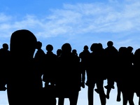 企業は移民問題を惰性で流せない