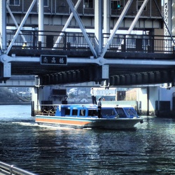 東京都、水上バスとバイク使い訓練
