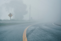 霧中の多重衝突事故―12月の気象災害―