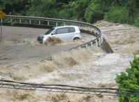 北広島や岩国で大雨　台風5号影響、道路陥没や冠水