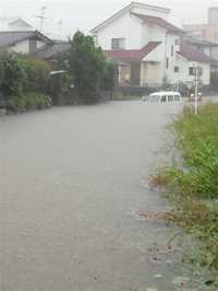 大雨、山鹿で道路冠水　菊池3000世帯に避難指示